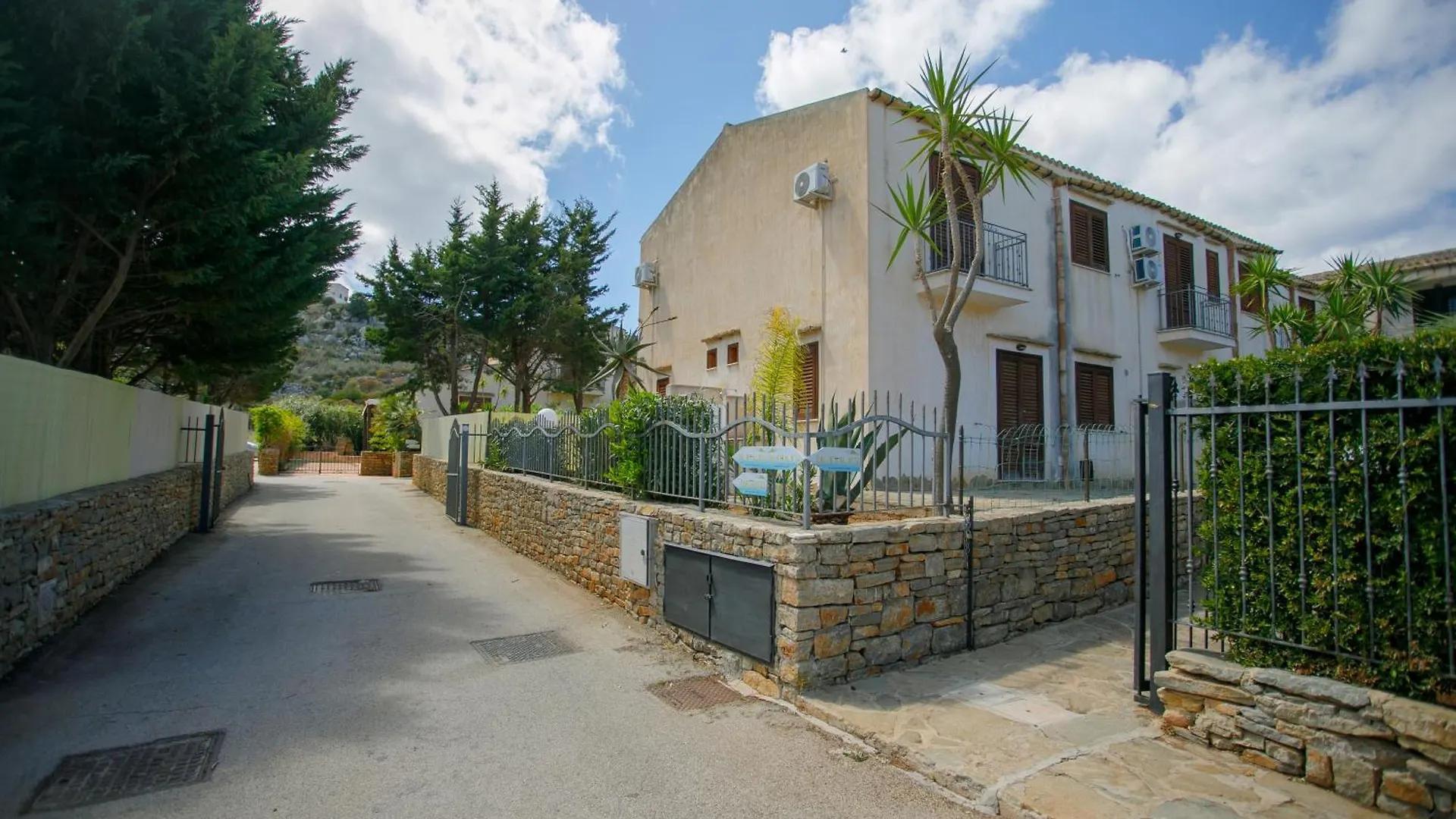 Апарт-отель Sanvitotour- Residence Il Baglio Сан-Вито-Ло-Капо