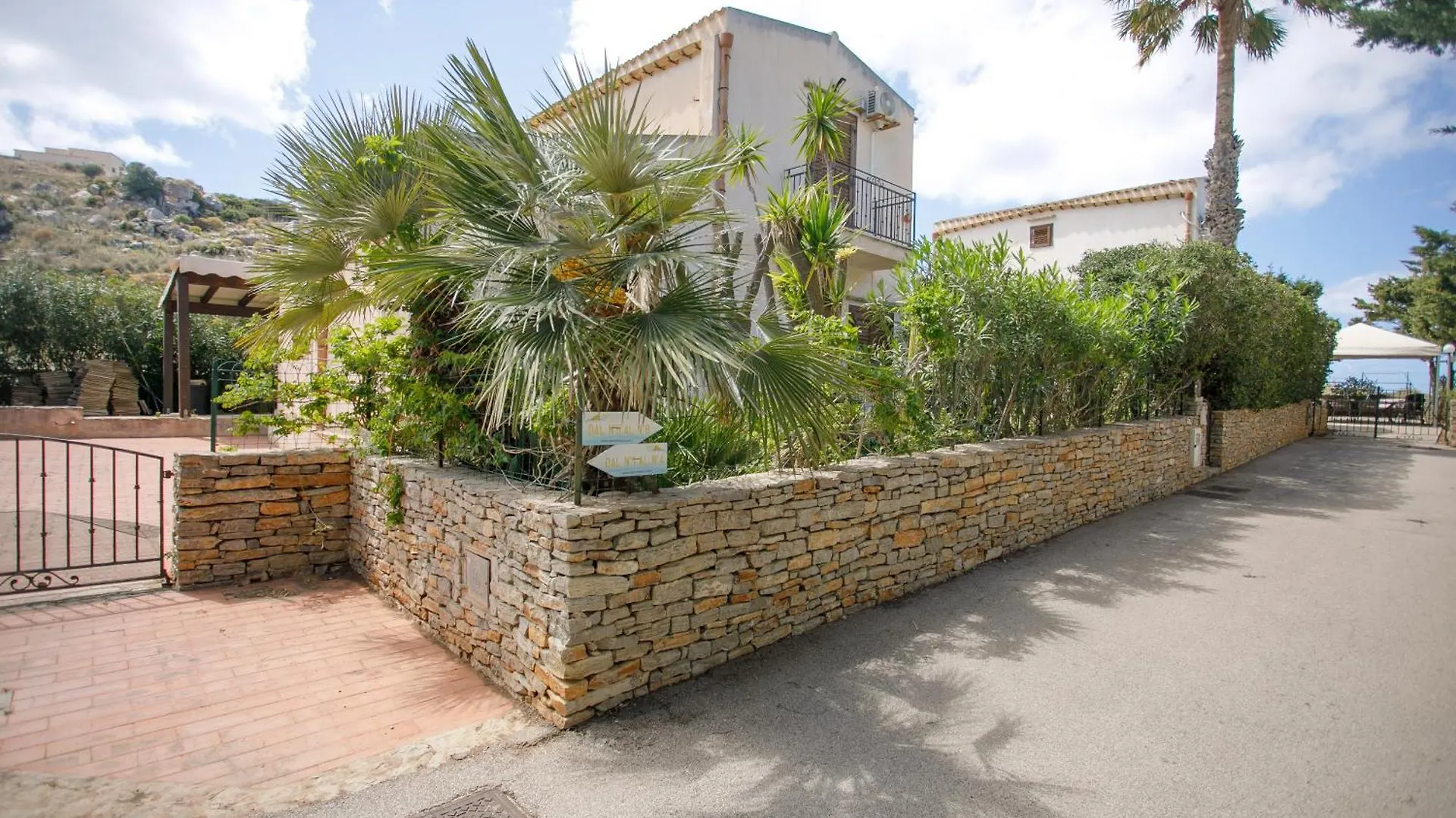 Апарт-отель Sanvitotour- Residence Il Baglio Сан-Вито-Ло-Капо Италия